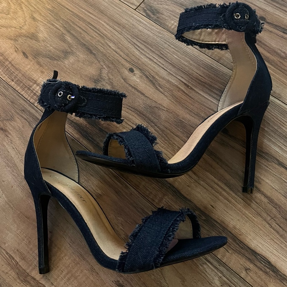 Frayed denim Heels
